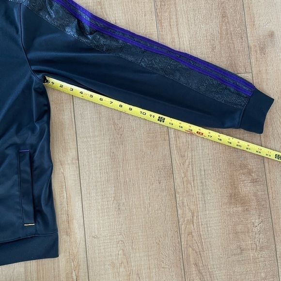 VINTAGE Adidas Limited Edition Carbon Fiber Los Angeles Lakers track jacket - Picture 4 of 9